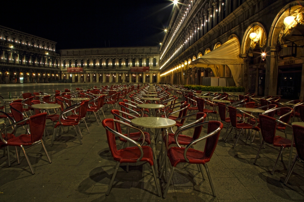 Sedie e tavolini a Venezia...2