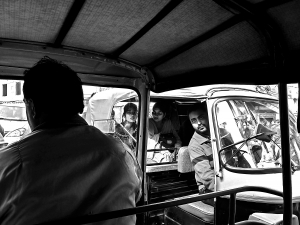 Tuk Tuk nel traffico caotico di Udaipur