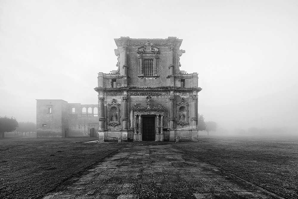 Chiesa nella nebbia