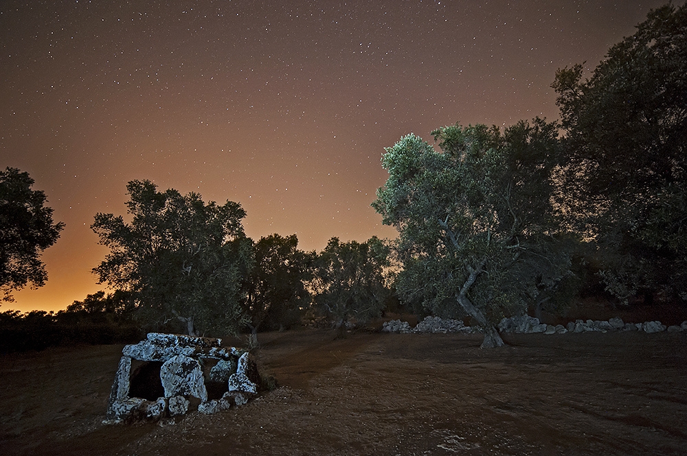 Un dolmen sotto le stelle