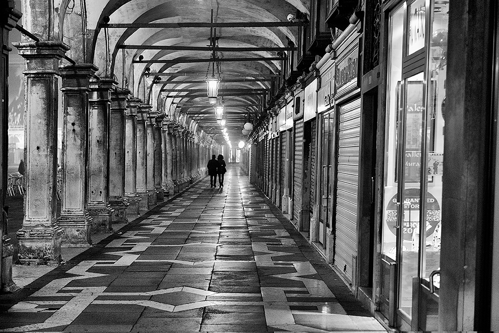 Passeggiando di notte Passeggiando di notte