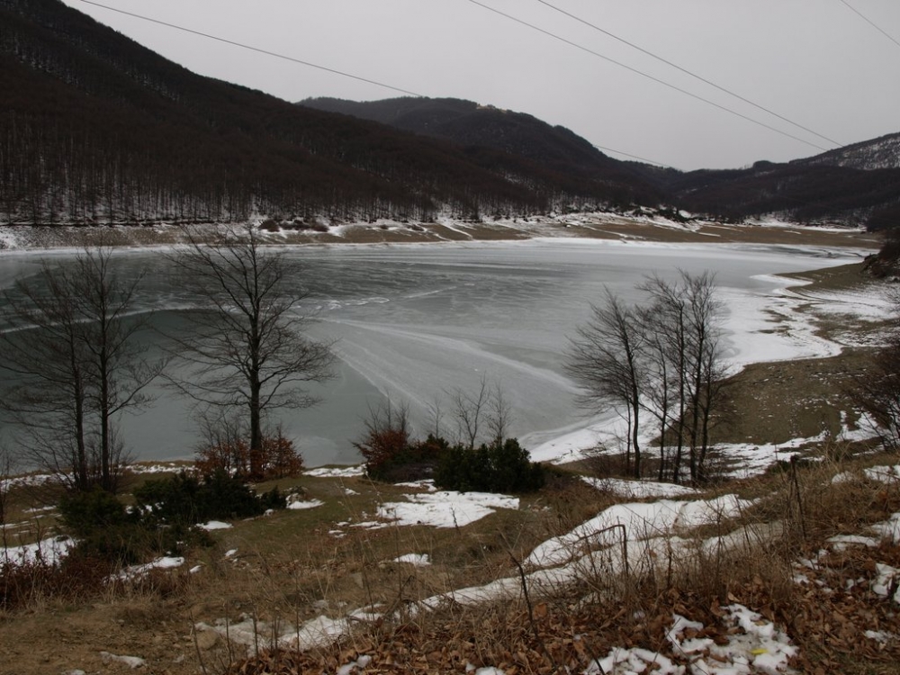 il lago ghiacciato