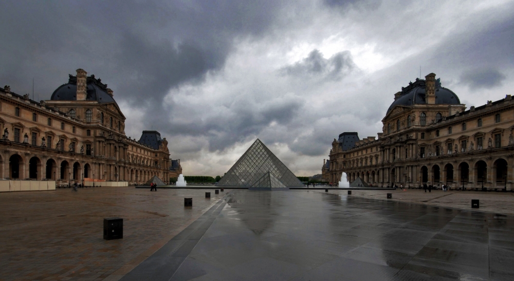 Pyramide du Louvre