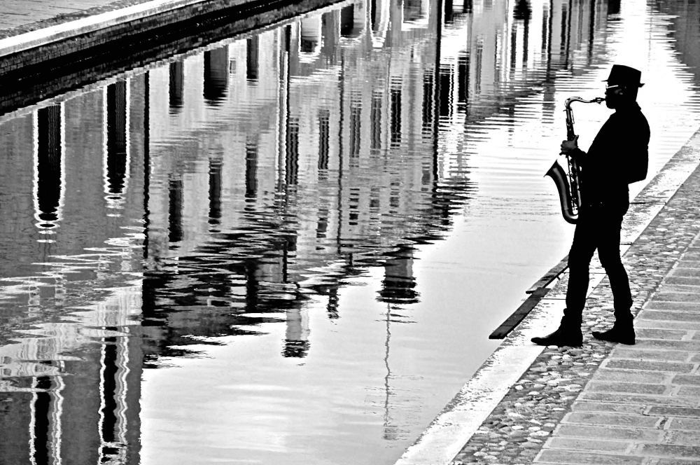 Saxofonista solitario Saxofonista solitario