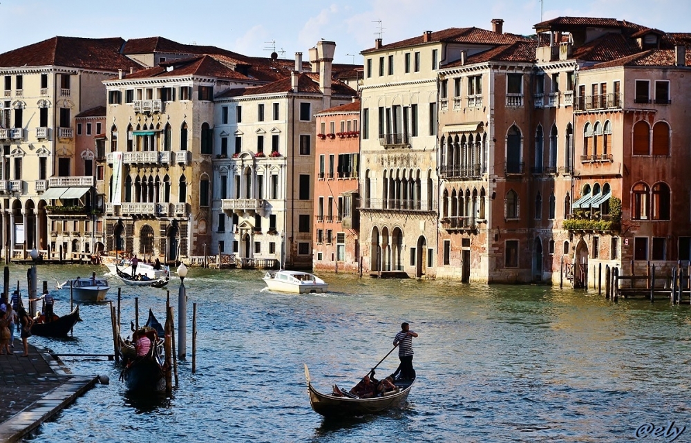 C'è una città di questo mondo... C'è una città di questo mondo...