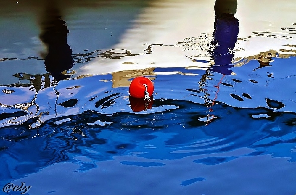 Un tocco di rosso Un tocco di rosso