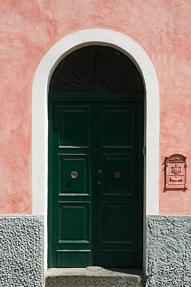 VERY ENGLISH DOOR VERY ENGLISH DOOR