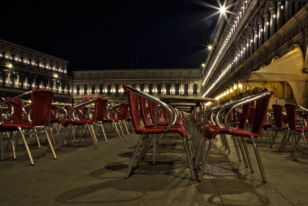 Sedie e tavolini a Venezia... Sedie e tavolini a Venezia...