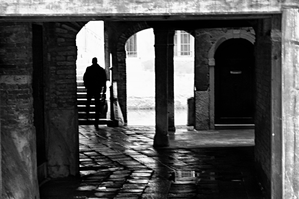 Via dal buio Via dal buio