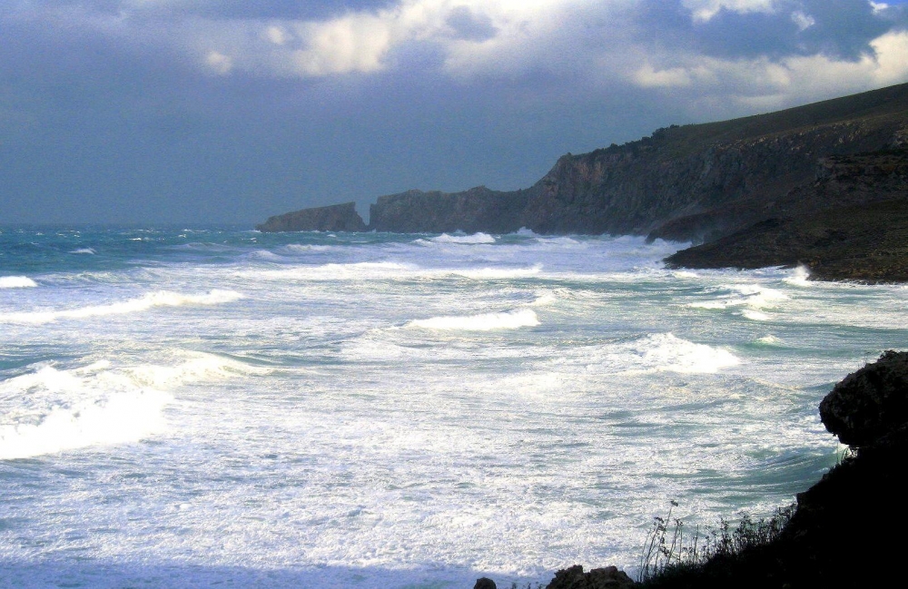 l'ultimo sole bacia il mare l'ultimo sole bacia il mare