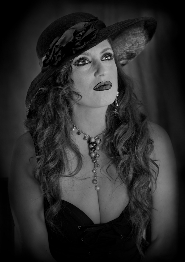 the woman with the hat the woman with the hat