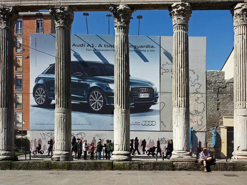 passeggio dietro le colonne di San Lorenzo