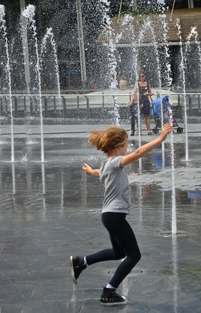 è sempre bello giocare con l'acqua è sempre bello giocare con l'acqua