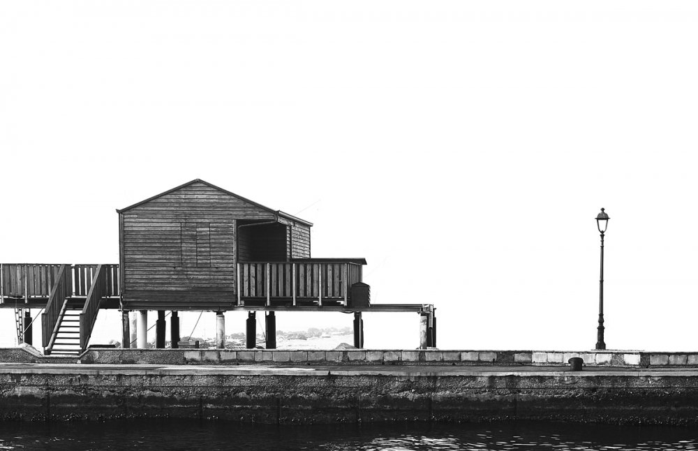 B&W. B&W.