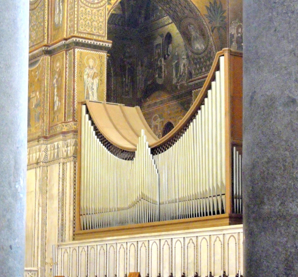 il gigantesco organo di Monreale il gigantesco organo di Monreale