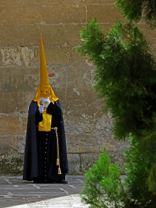 Penitente in attesa(Settimana Santa,Granada)