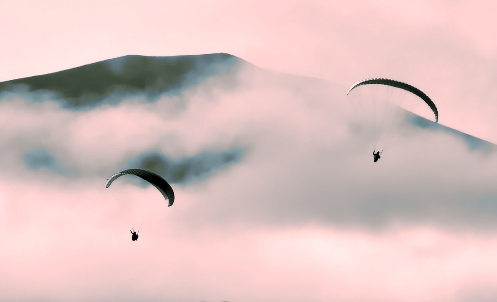 Volare al tramonto. Volare al tramonto.