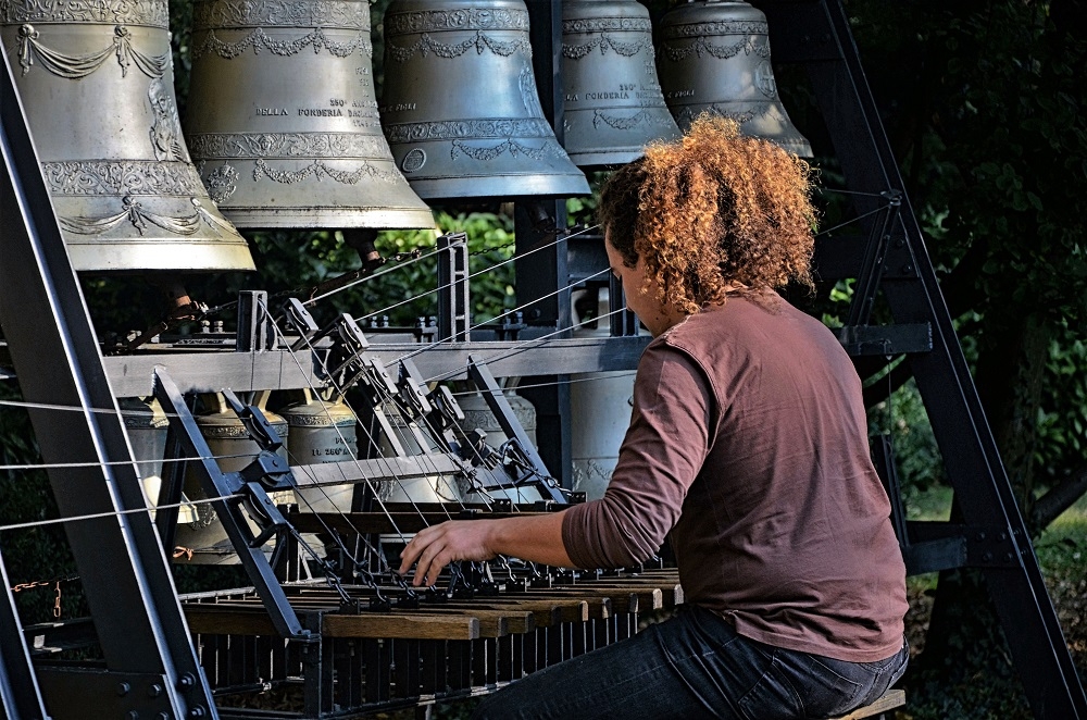 Per chi suona la campana... Per chi suona la campana...