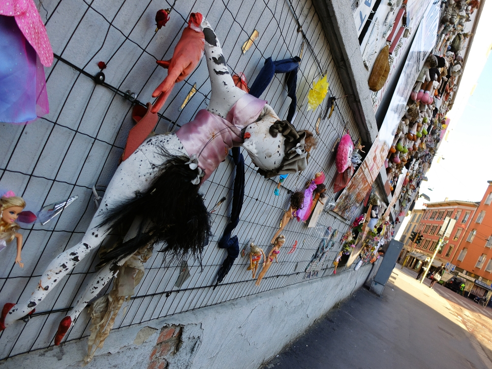 il muro delle bambole il muro delle bambole