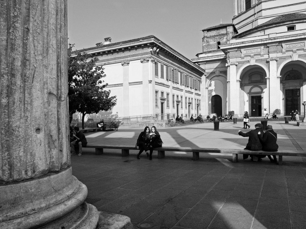 dietro le colonne.. dietro le colonne..