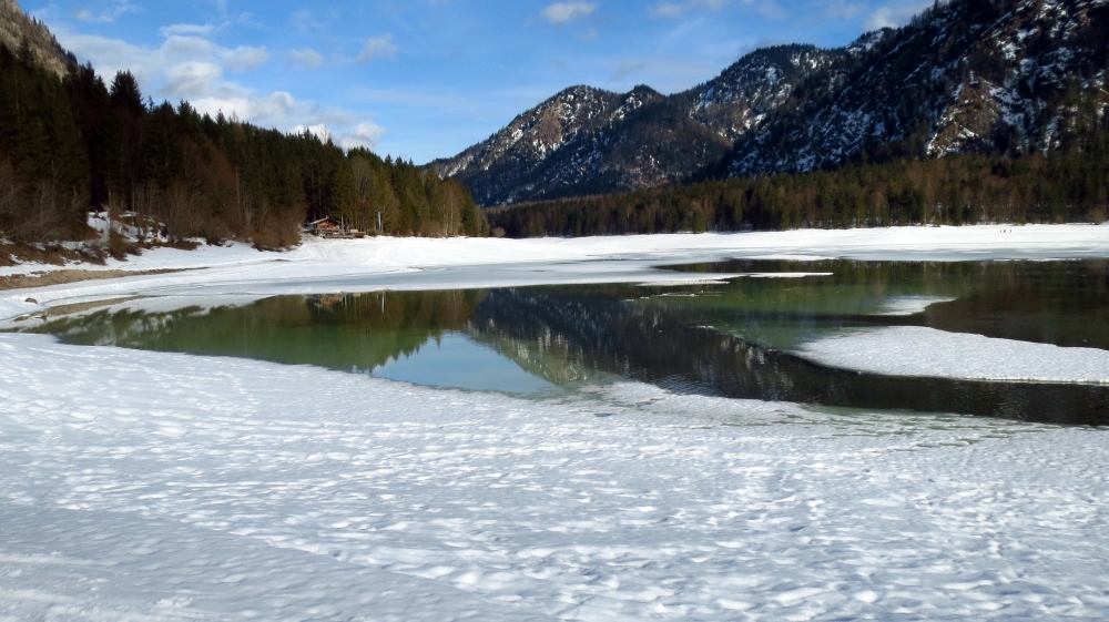 La baita sul lago ghiacciato