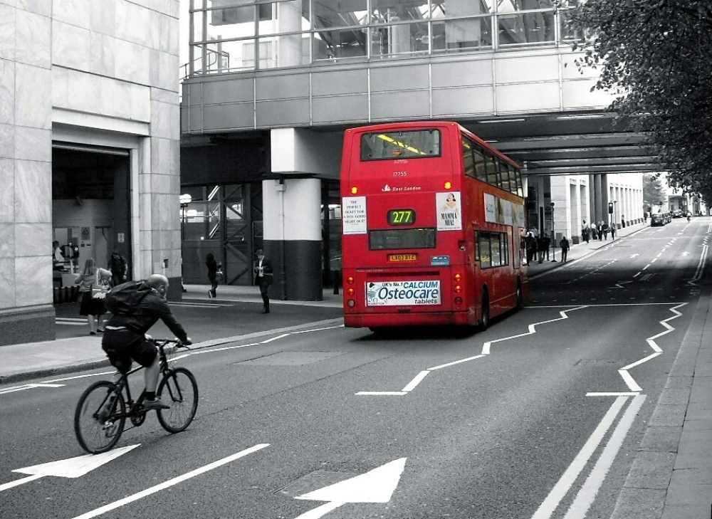 Inseguendo un bus rosso... Inseguendo un bus rosso...
