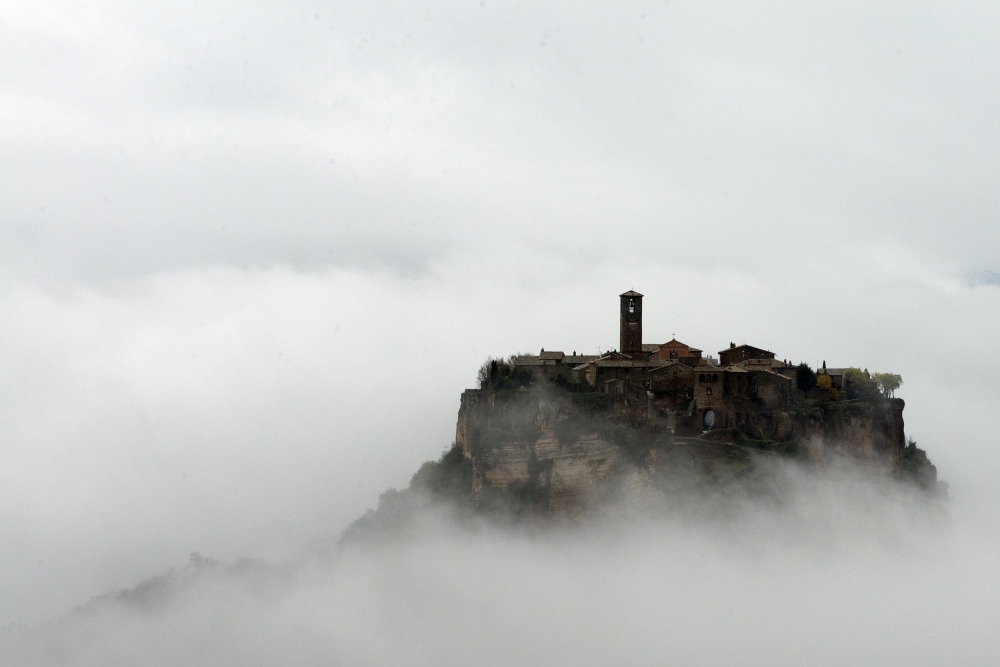 Civita tra le nuvole