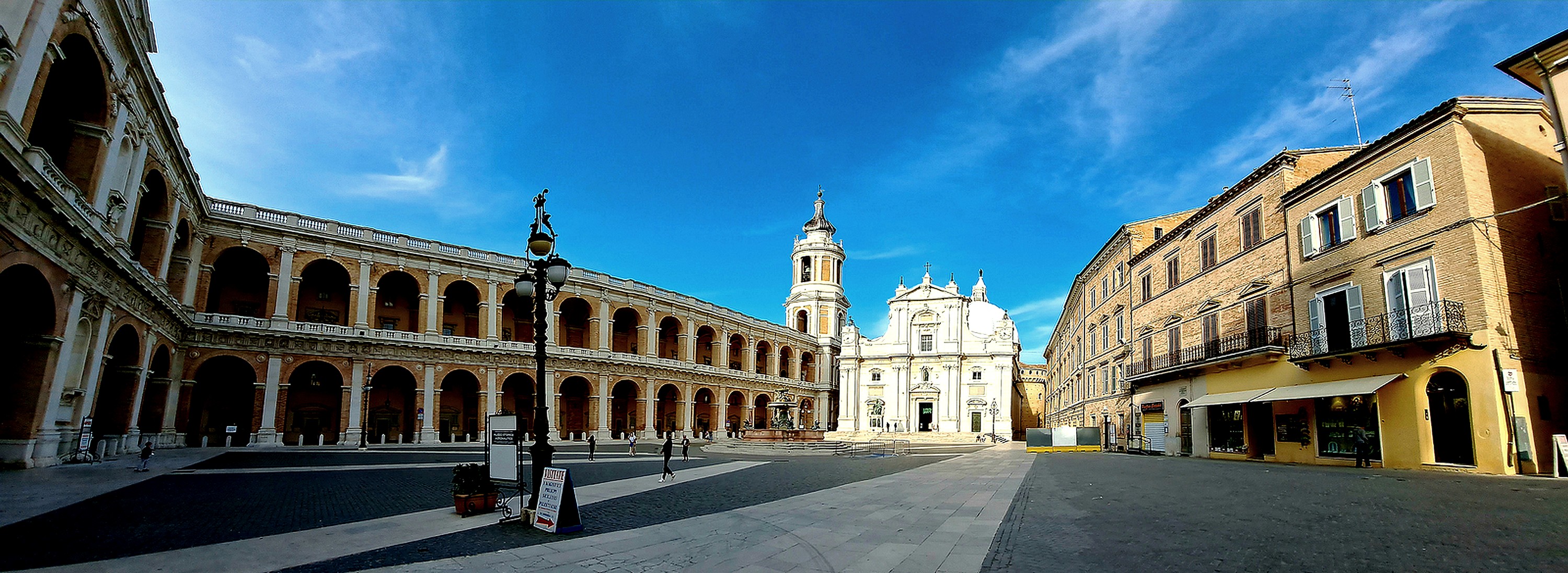 Loreto AN:Piazza del santuario di Loreto. Loreto AN:Piazza del santuario di Loreto.