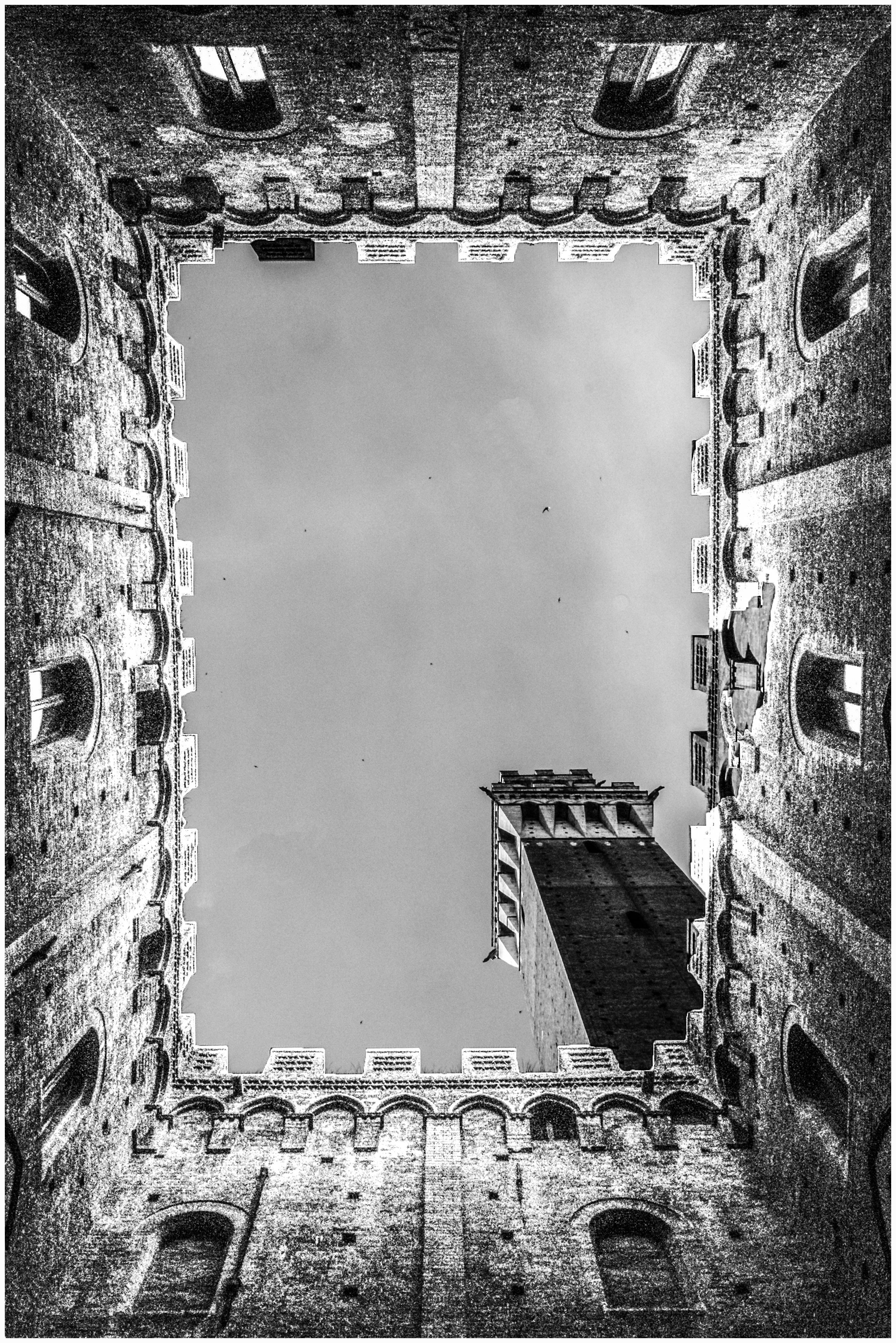 Torre del Mangia dal cortile del Palazzo Pubblico - Siena Torre del Mangia dal cortile del Palazzo Pubblico - Siena