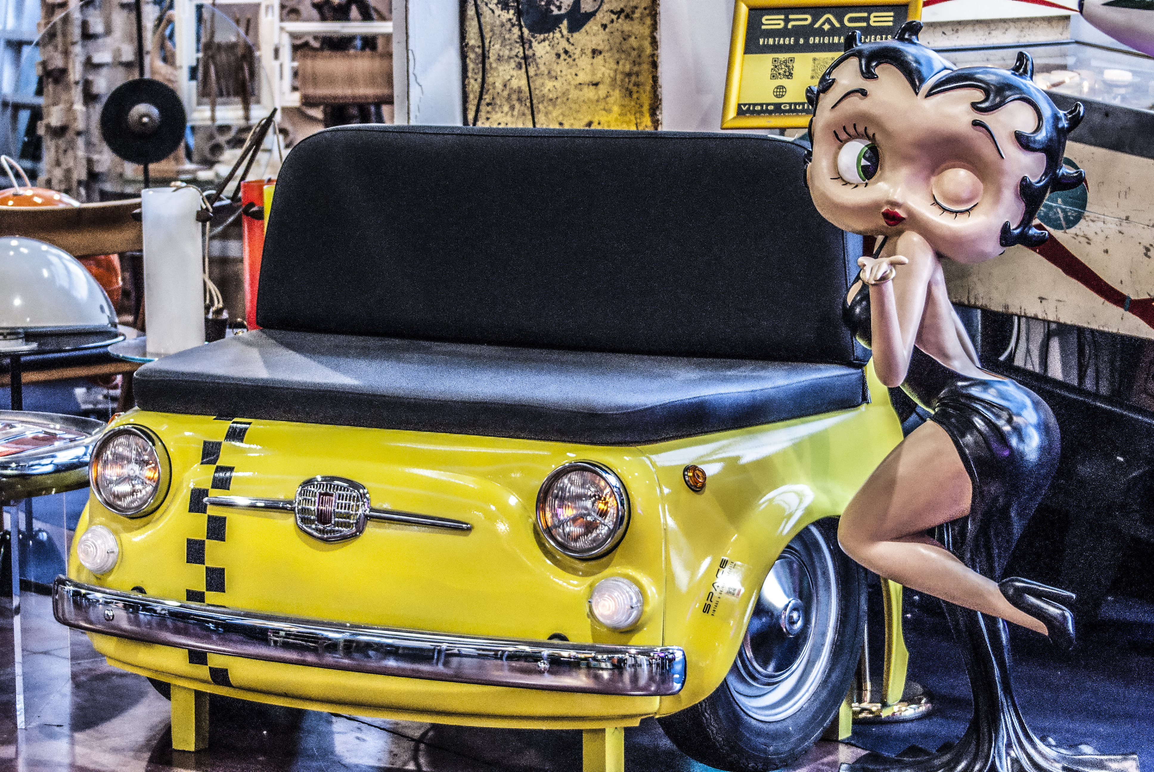 Betty Boop & Fiat 500 - Mercante in fiera - Fiere di Parma Betty Boop & Fiat 500 - Mercante in fiera - Fiere di Parma