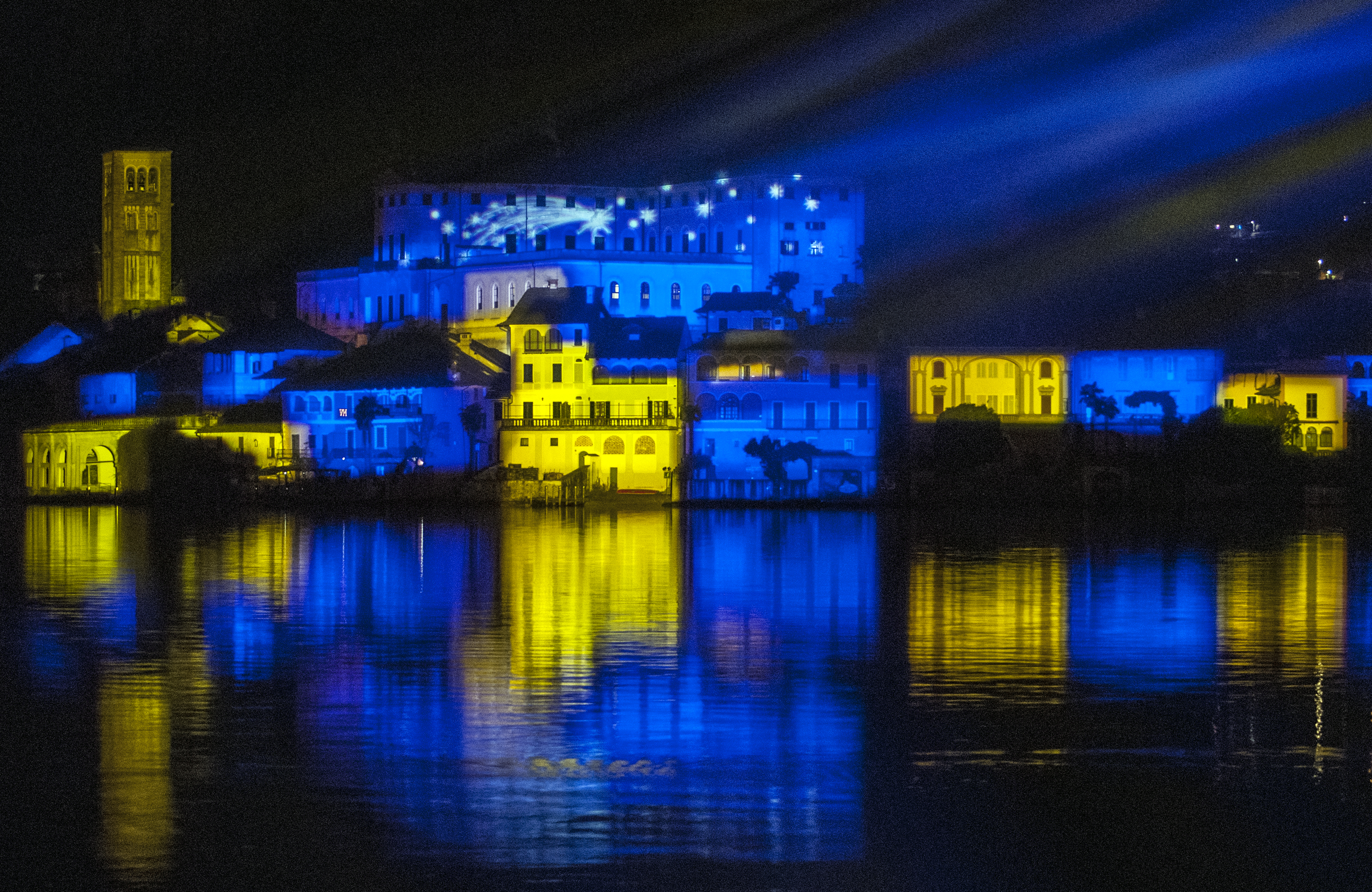 luci sull'isola di San Giulio ( lago d'Orta - Novara )