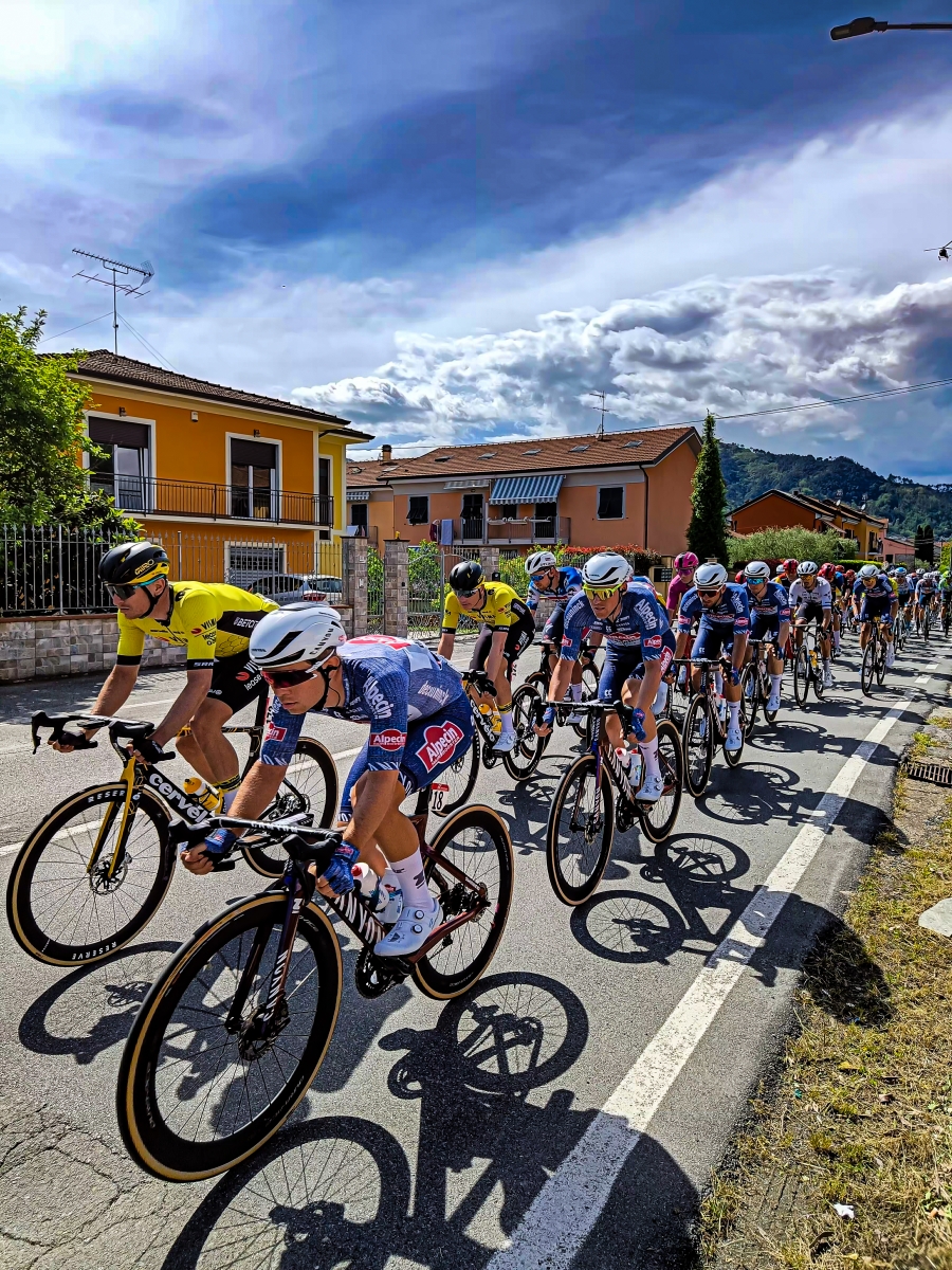 Giro d’Italia 2024 - Genova Lucca, traguardo volante di Ceparana (SP)