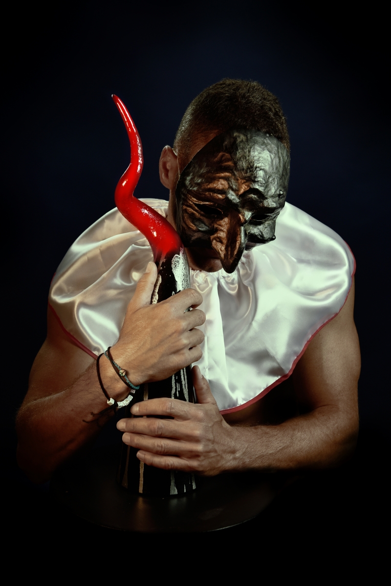 Pulcinella e il suo corno Pulcinella e il suo corno