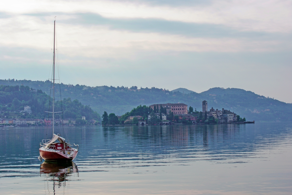 Lago d'Orta - Isola di San Giulio vista da Pella Lago d'Orta - Isola di San Giulio vista da Pella